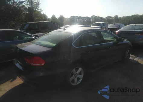 2013 Volkswagen Passat 2.5L Se z USA, uszkodzony, nr VIN 1VWBH7A39DC038721